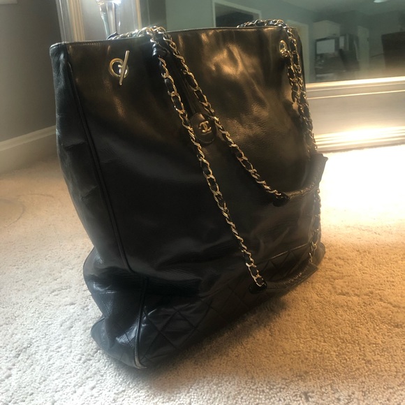 VINTAGE CHANEL BLACK JUMBO QUILTED TOTE - Picture 2 of 8